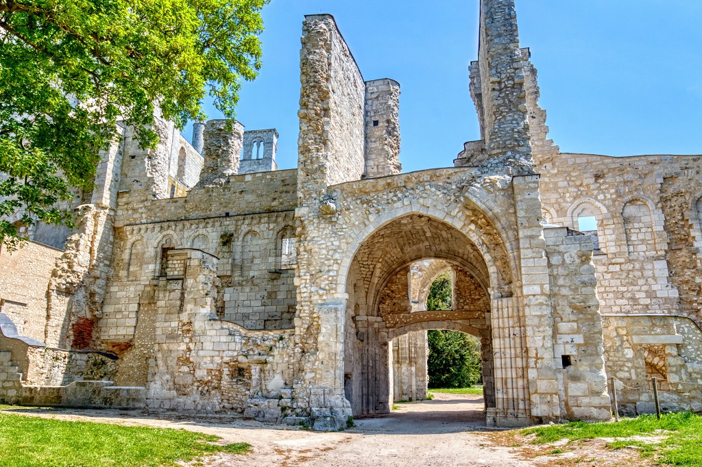 hdr abdij van Jumieges abbaye ruine religie religion rooms katholiek kerkfotografie kerk basiliek kathedraal Jumièges erfgoed christus maria